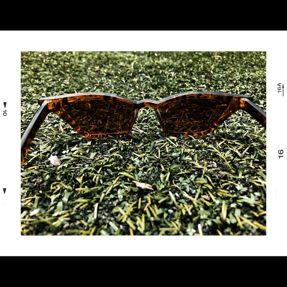 SOLD 🐆🌹 TRENDY CHEETAH CAT-EYE SUNGLASSES - Picture 3 of 3